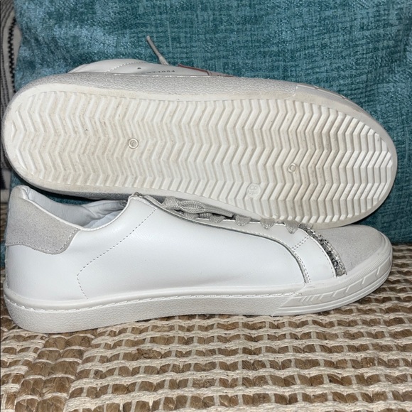 Vintage Havana White and Silver Sneakers - Picture 8 of 12